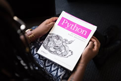 勢頭正盛的python未來幾年將會(huì)如何呢？